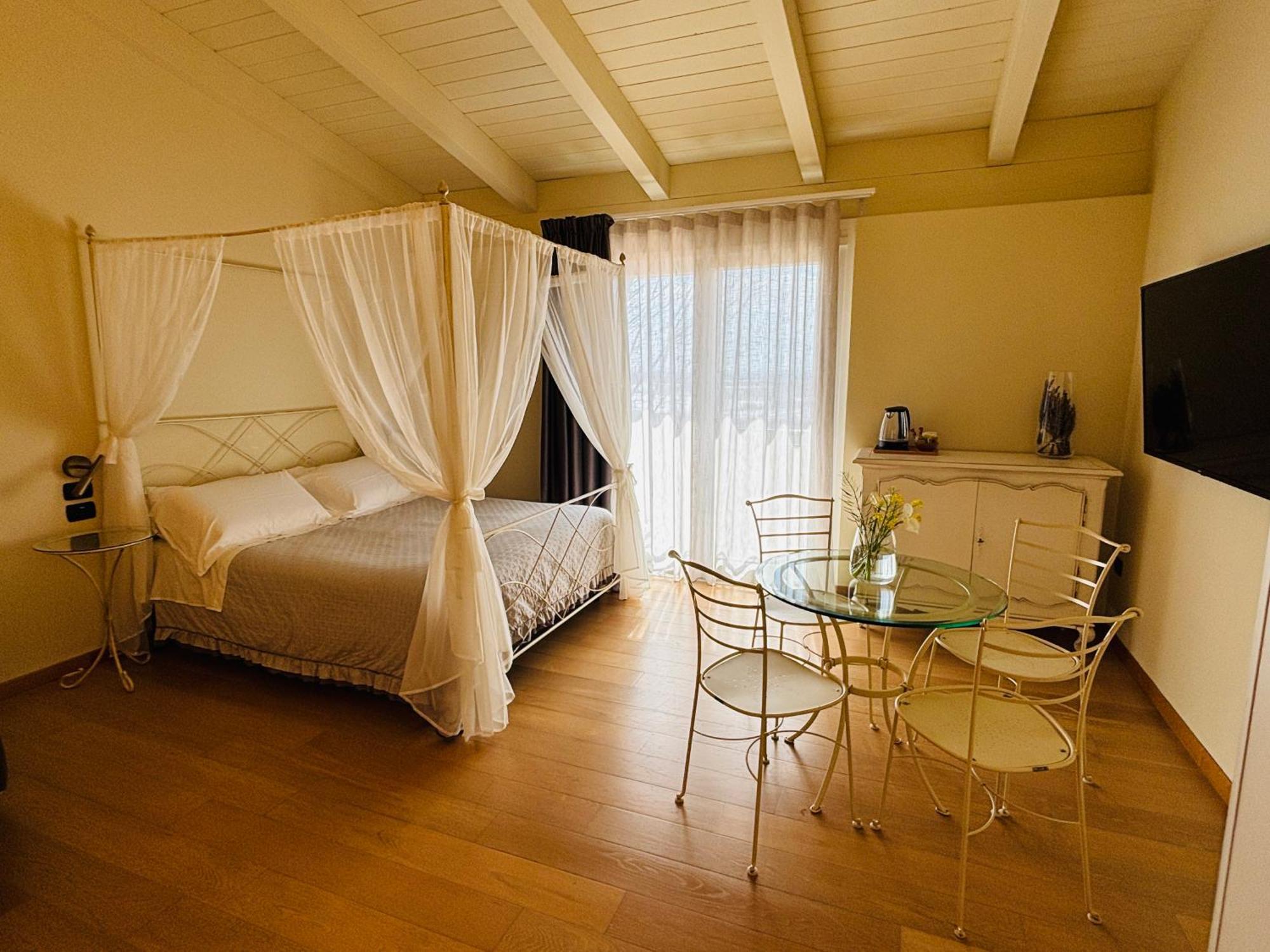Terra Di Vento Bed and Breakfast Montecorvino Pugliano Εξωτερικό φωτογραφία